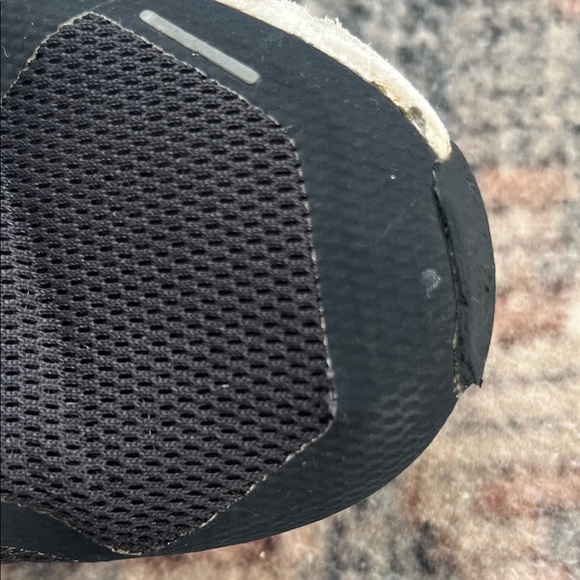 On Cloud 5 Running Womens Black and White Athletic Shoes - Picture 4 of 10